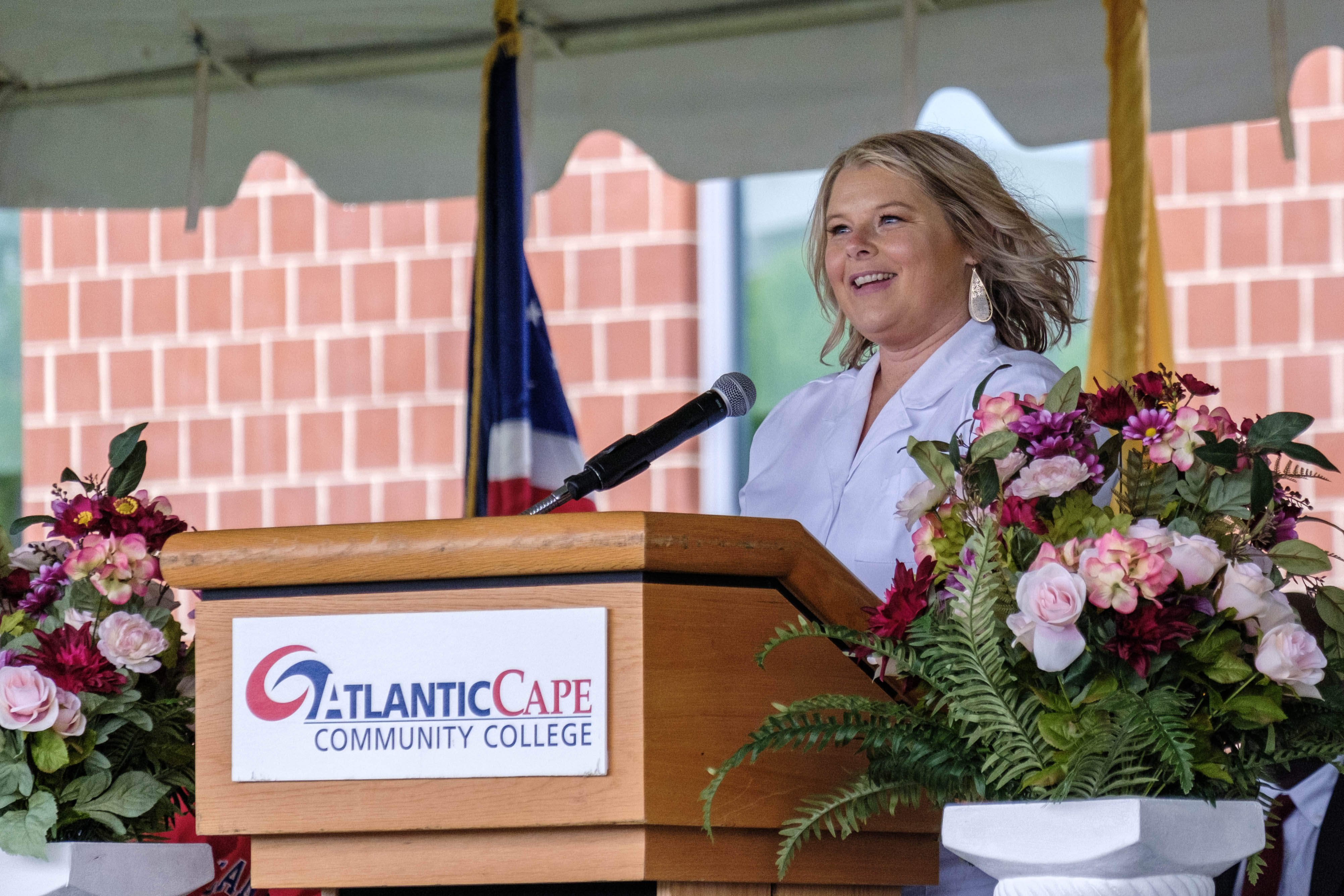 Valedictorian Linsie Heitzmann gives the graduate speech